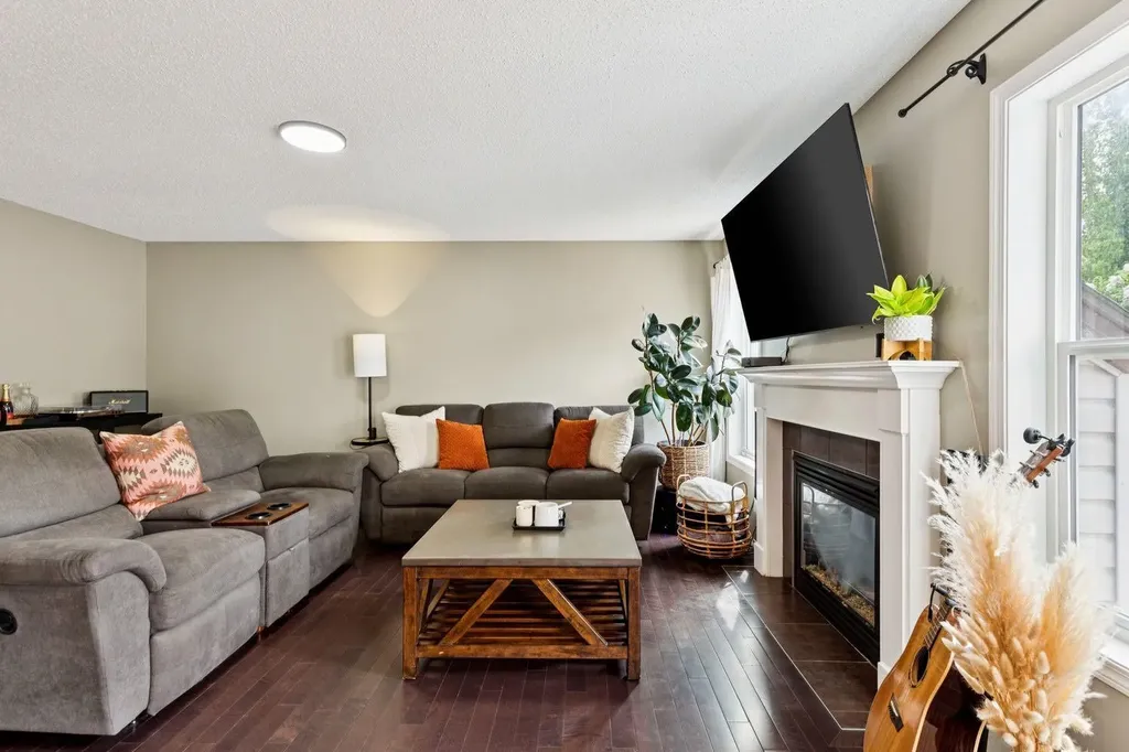 943 Windsong Drive SW Airdrie AB T4B 0N5