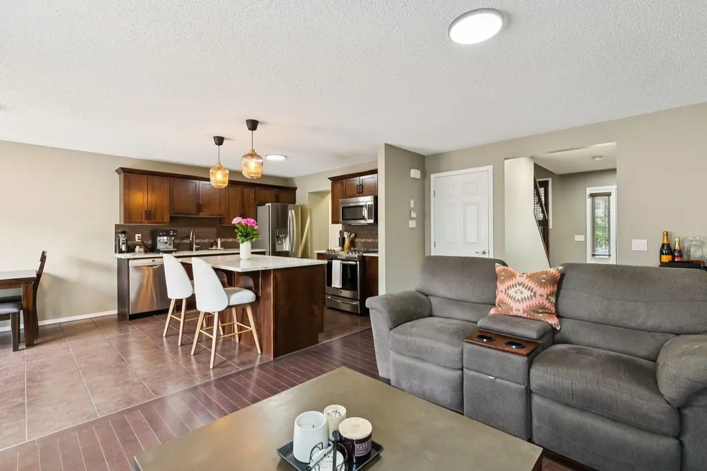 943 Windsong Drive SW Airdrie AB T4B 0N5