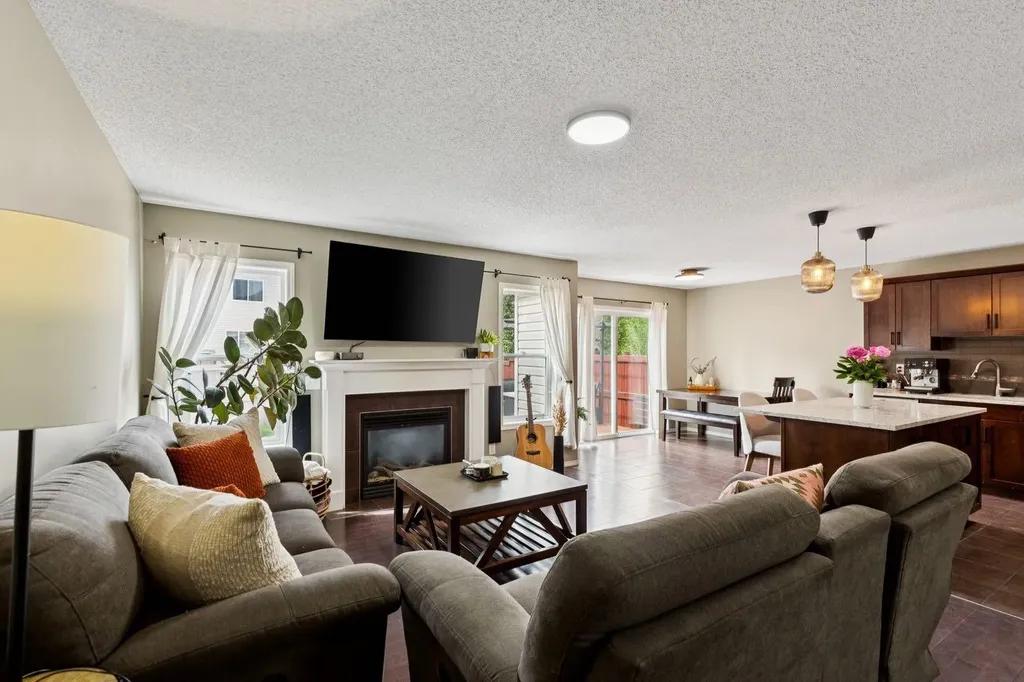 943 Windsong Drive SW Airdrie AB T4B 0N5