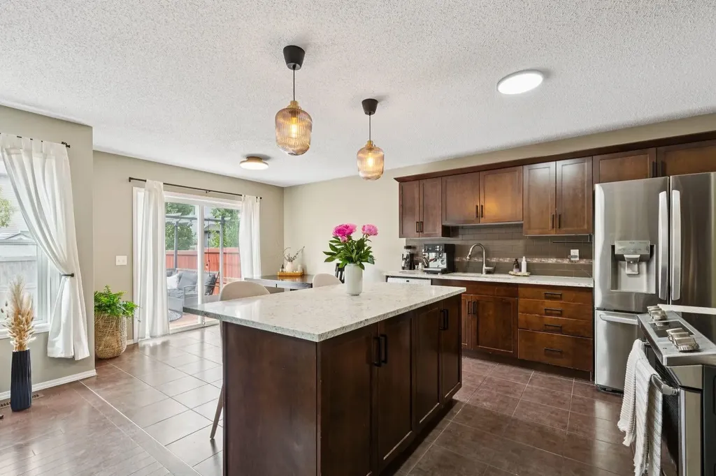 943 Windsong Drive SW Airdrie AB T4B 0N5
