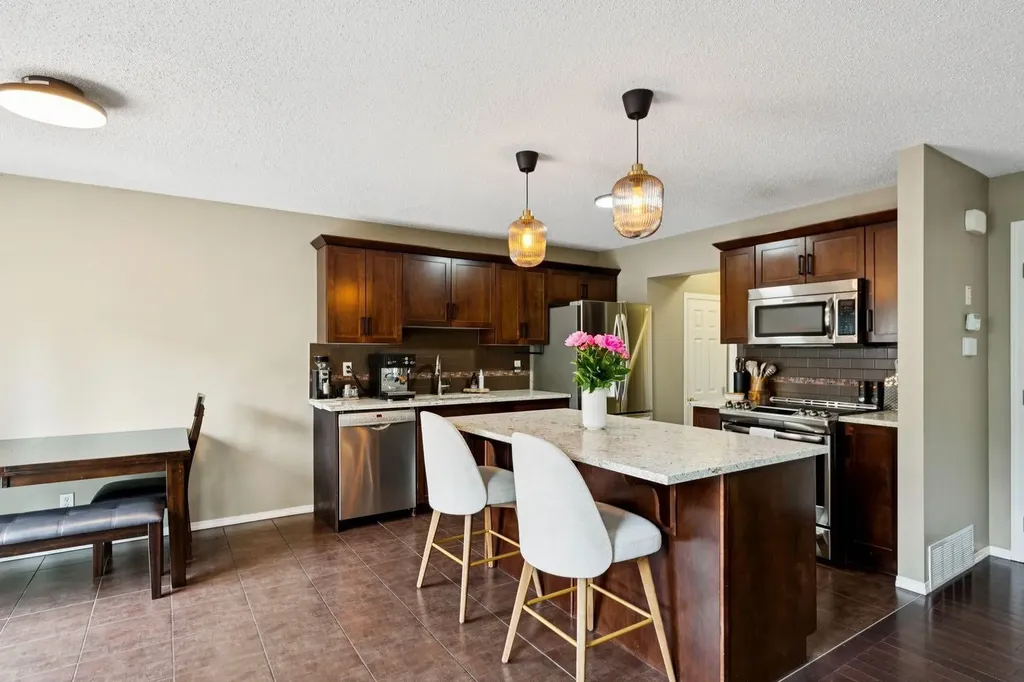 943 Windsong Drive SW Airdrie AB T4B 0N5