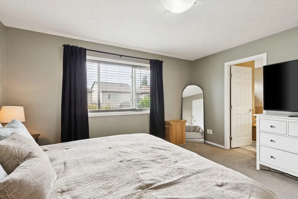 943 Windsong Drive SW Airdrie AB T4B 0N5