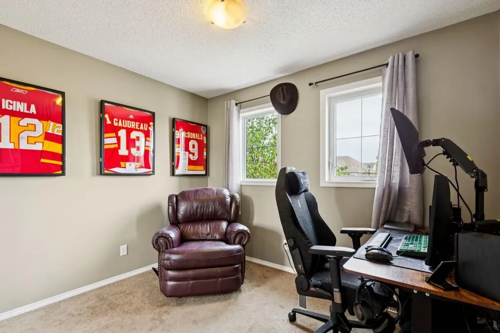 943 Windsong Drive SW Airdrie AB T4B 0N5