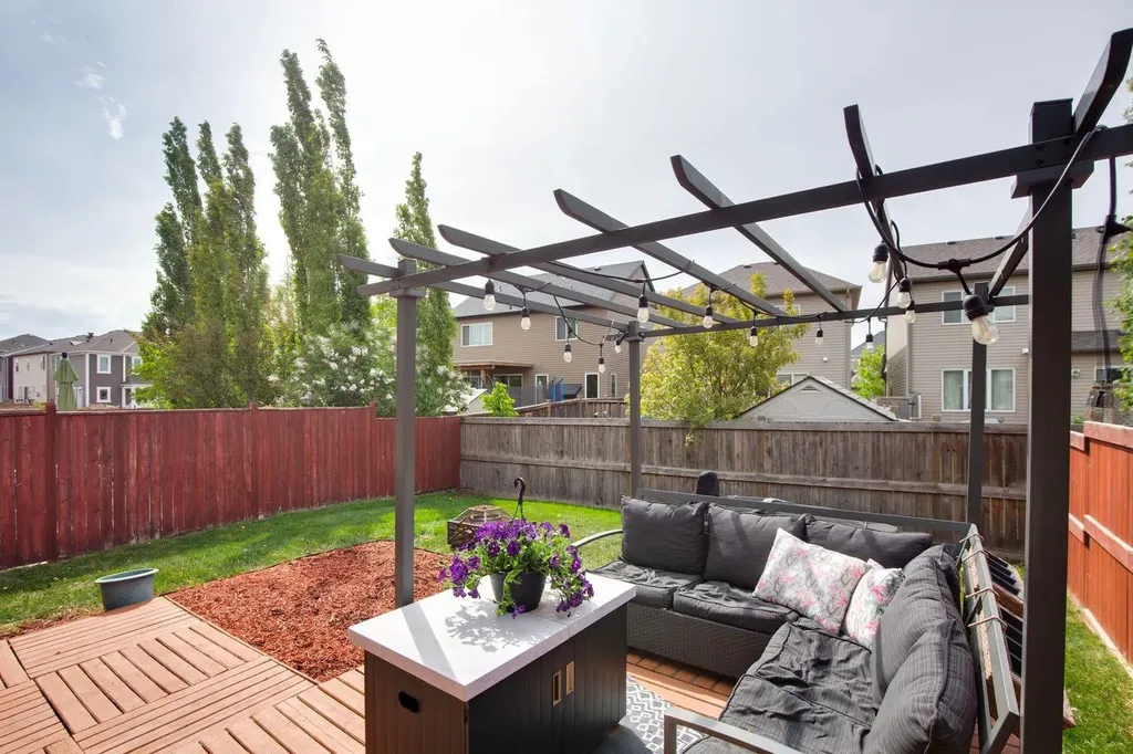 943 Windsong Drive SW Airdrie AB T4B 0N5