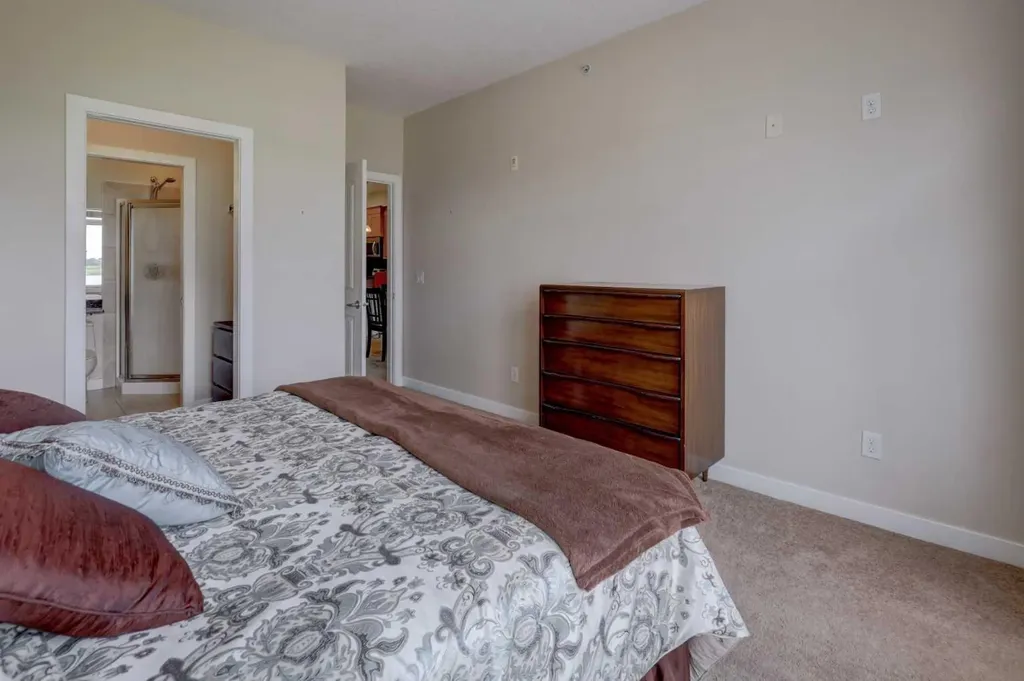 1005B Westmount Drive Strathmore AB T1P 0C3
