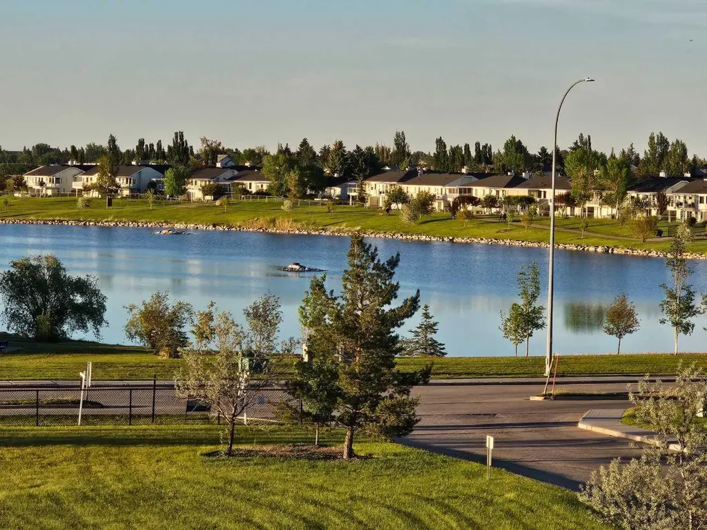 1005B Westmount Drive Strathmore AB T1P 0C3