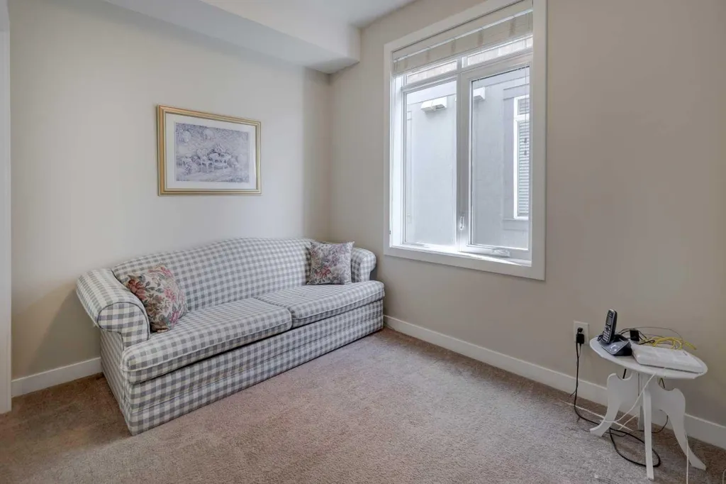 1005B Westmount Drive Strathmore AB T1P 0C3