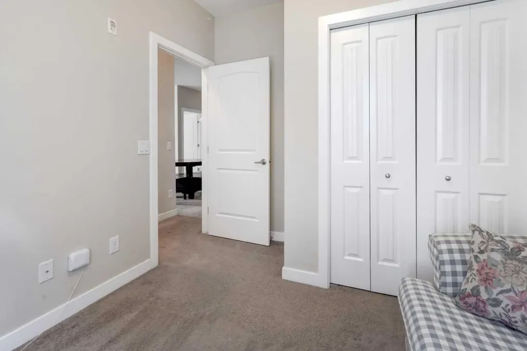 1005B Westmount Drive Strathmore AB T1P 0C3
