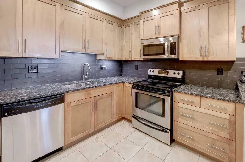 1005B Westmount Drive Strathmore AB T1P 0C3