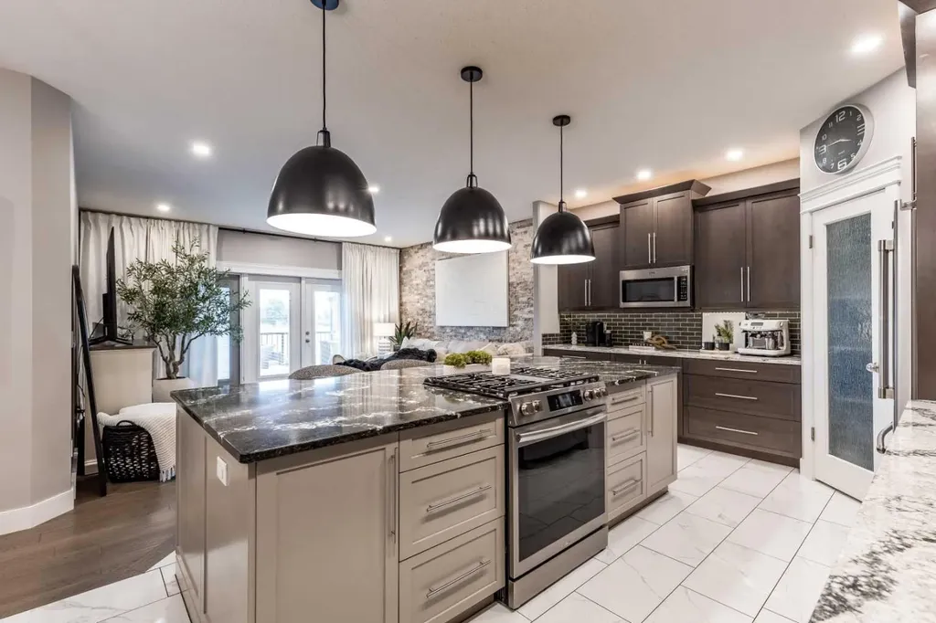 936 Maskell Place SE Redcliff AB T0J 2P0