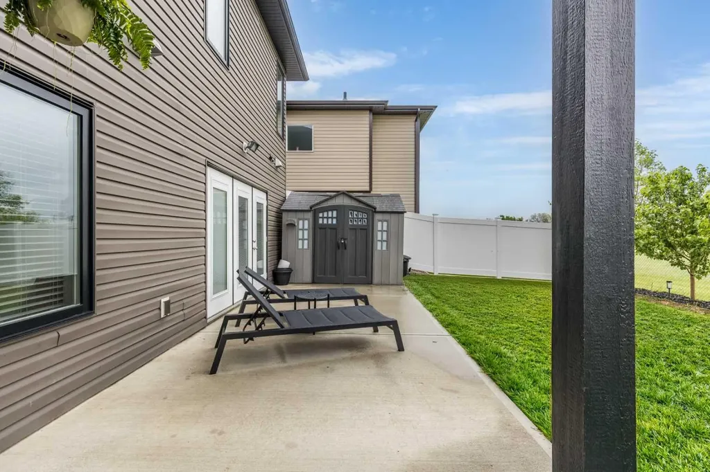 936 Maskell Place SE Redcliff AB T0J 2P0