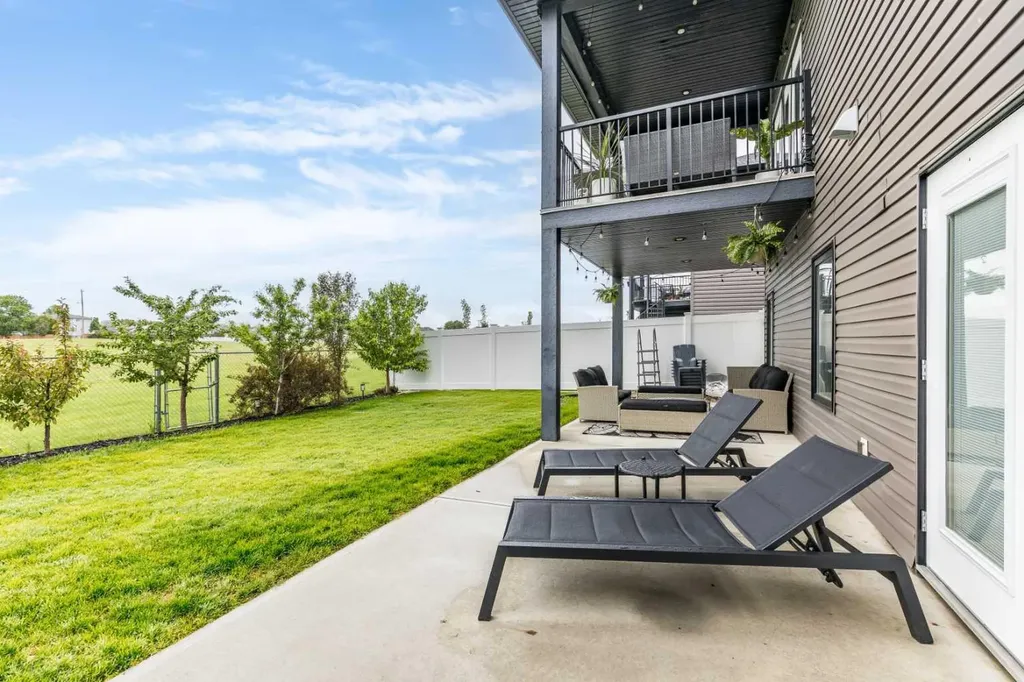 936 Maskell Place SE Redcliff AB T0J 2P0