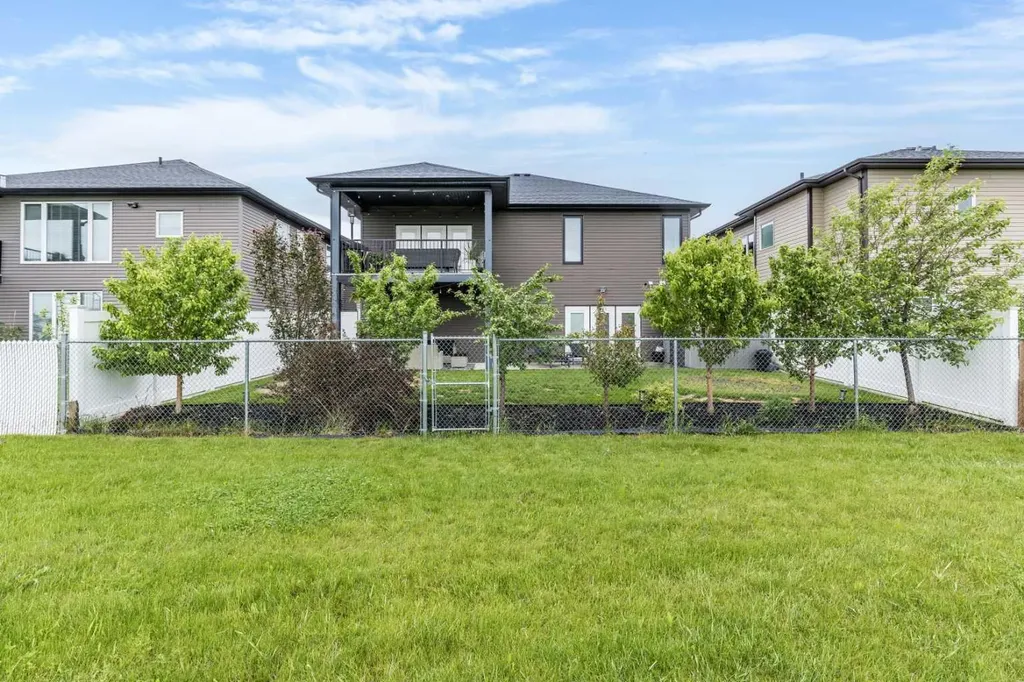 936 Maskell Place SE Redcliff AB T0J 2P0