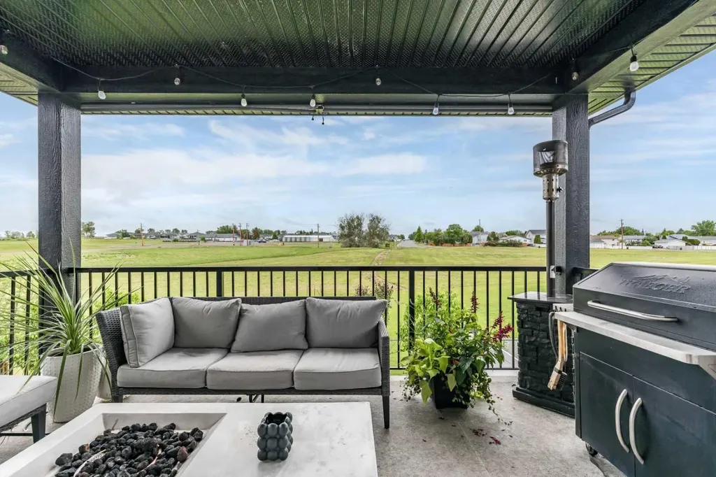 936 Maskell Place SE Redcliff AB T0J 2P0