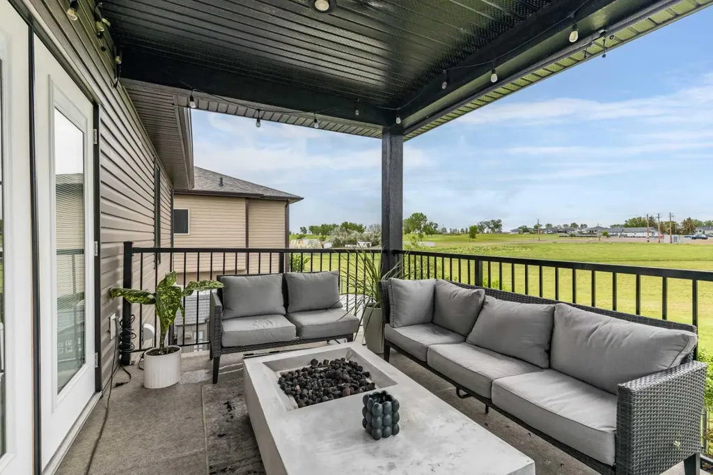 936 Maskell Place SE Redcliff AB T0J 2P0