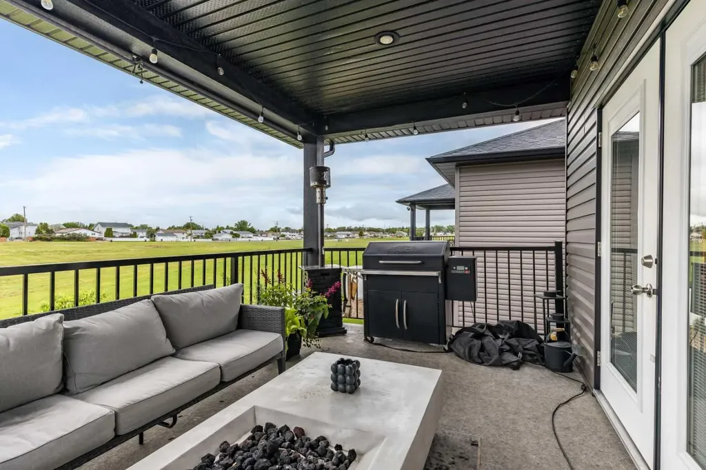 936 Maskell Place SE Redcliff AB T0J 2P0