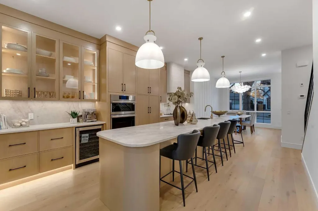 1729 19 Avenue NW Calgary AB T2M 1B4
