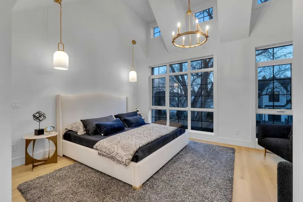 1729 19 Avenue NW Calgary AB T2M 1B4