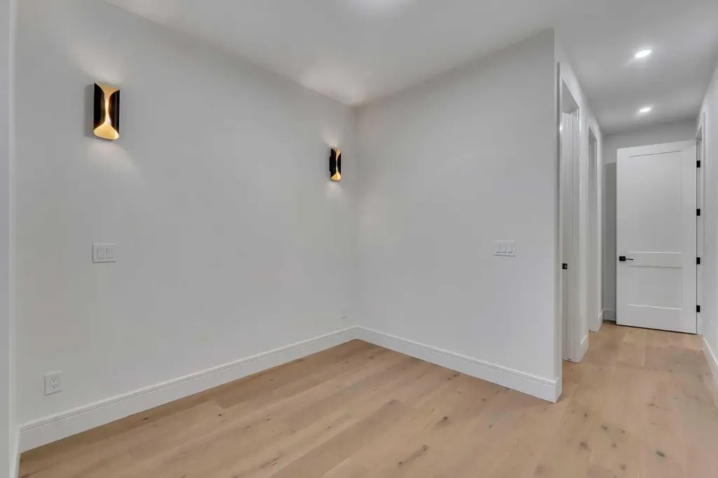 1729 19 Avenue NW Calgary AB T2M 1B4