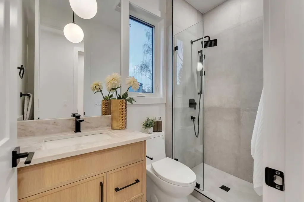 1729 19 Avenue NW Calgary AB T2M 1B4