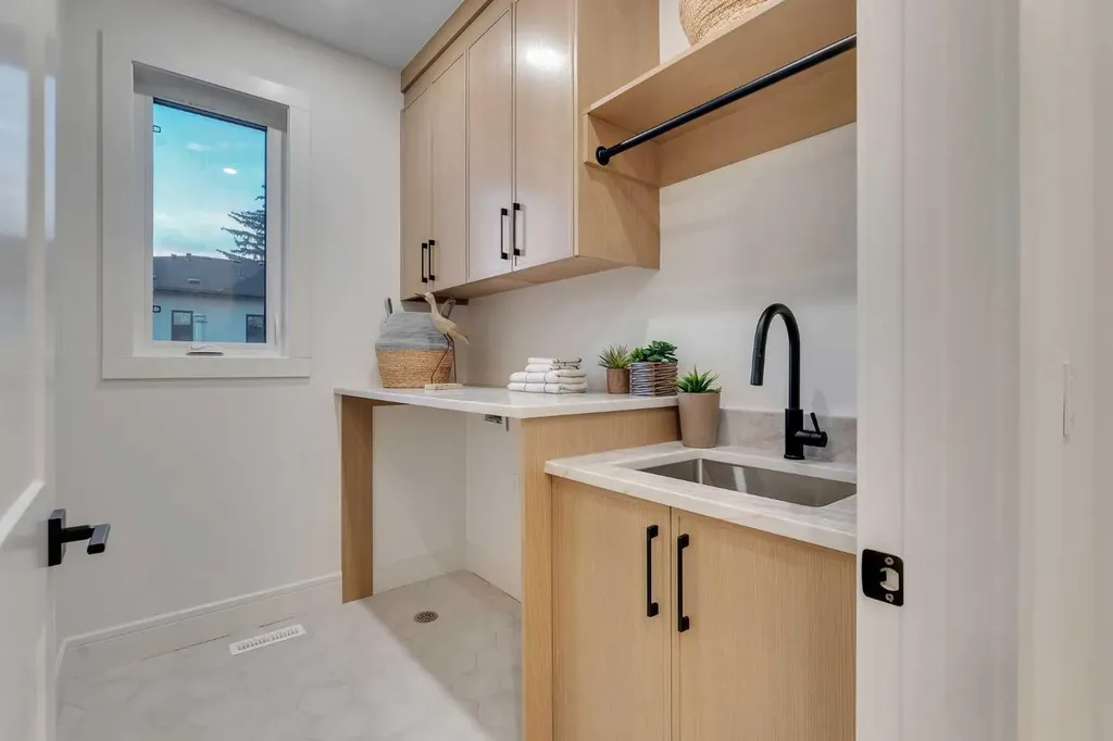1729 19 Avenue NW Calgary AB T2M 1B4