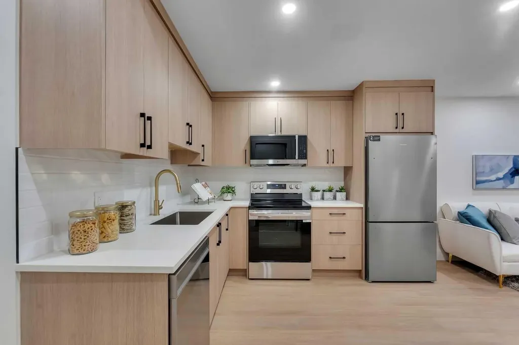1729 19 Avenue NW Calgary AB T2M 1B4