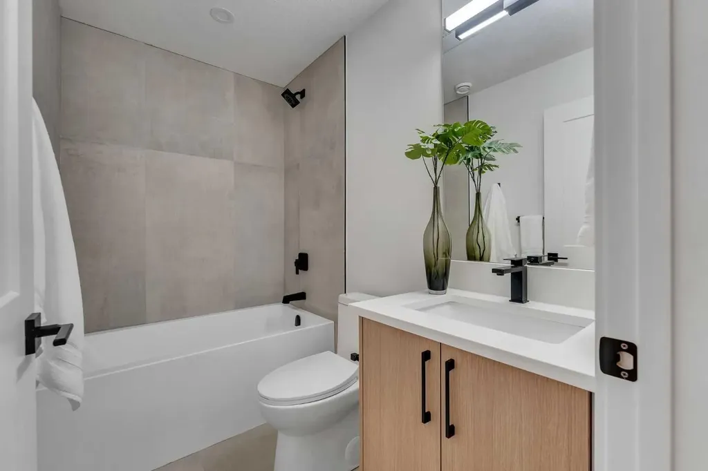 1729 19 Avenue NW Calgary AB T2M 1B4