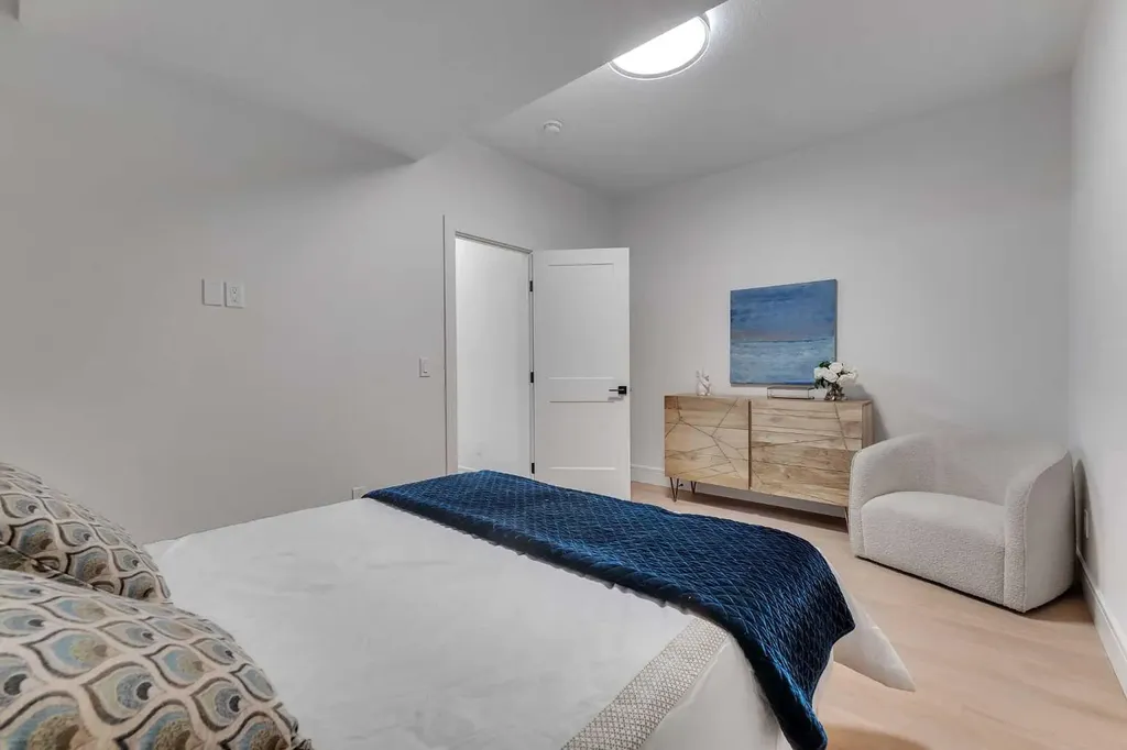 1729 19 Avenue NW Calgary AB T2M 1B4