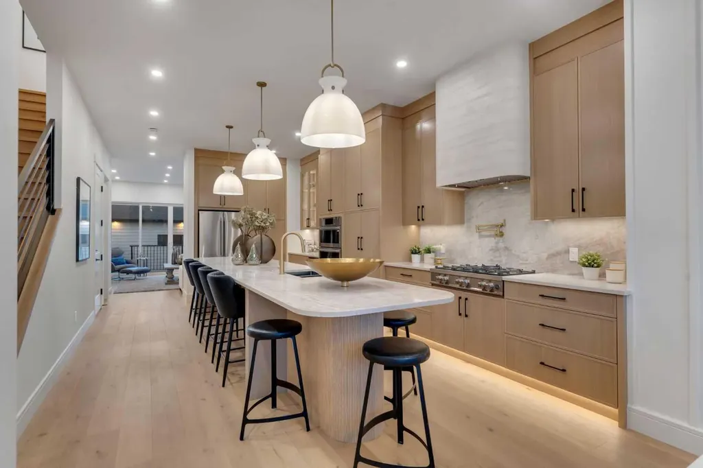 1729 19 Avenue NW Calgary AB T2M 1B4
