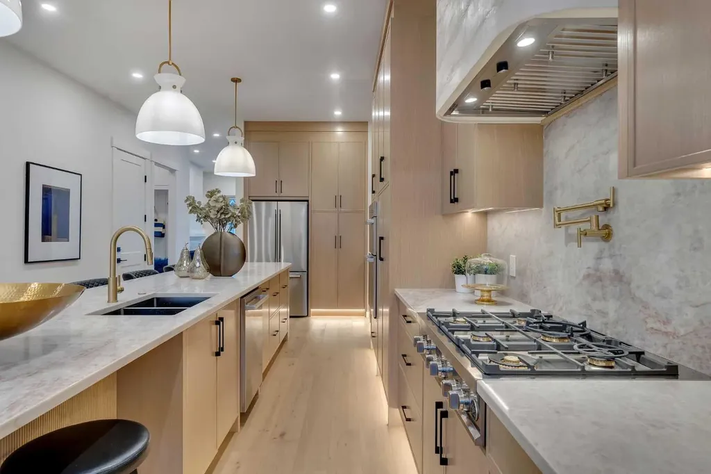 1729 19 Avenue NW Calgary AB T2M 1B4
