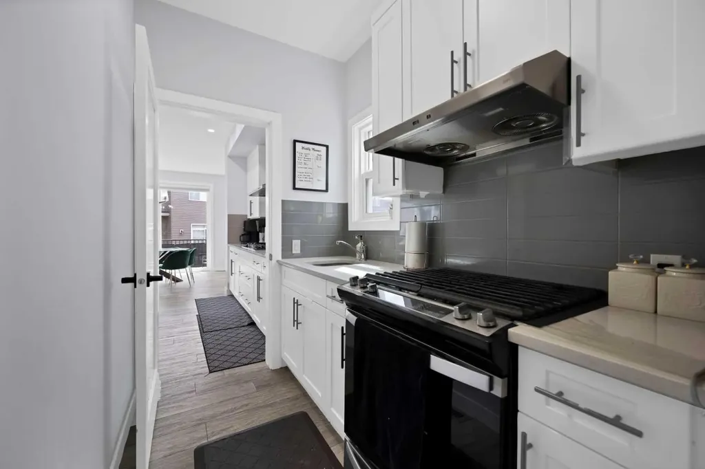 211 Dawson Harbour Court Chestermere AB T1X 1Z6
