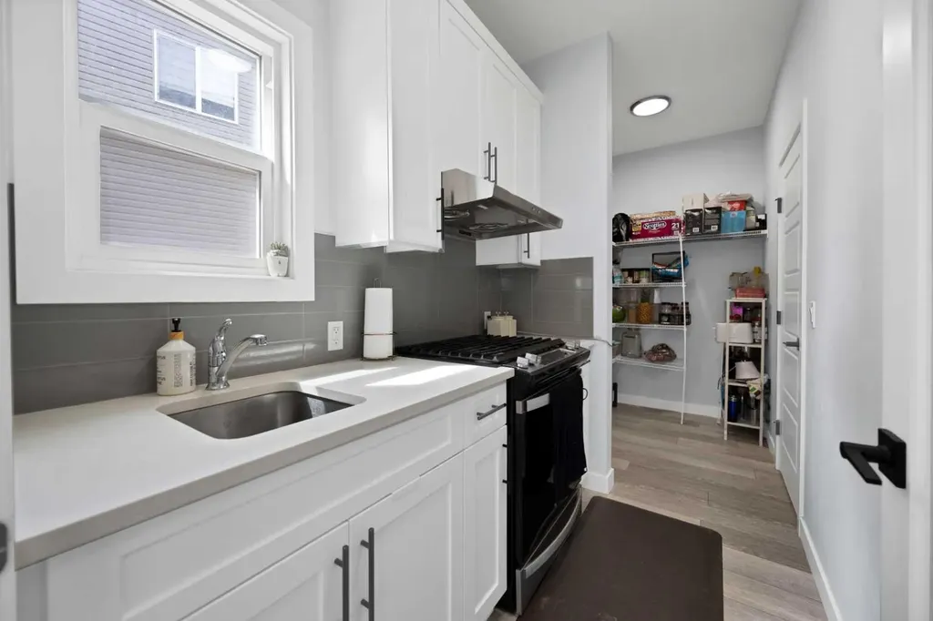 211 Dawson Harbour Court Chestermere AB T1X 1Z6