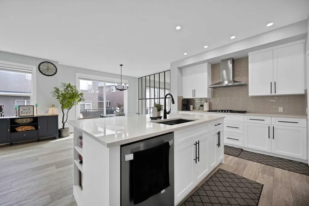 211 Dawson Harbour Court Chestermere AB T1X 1Z6