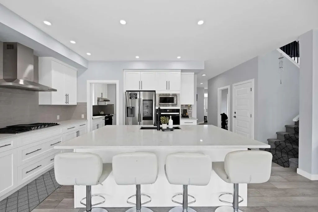 211 Dawson Harbour Court Chestermere AB T1X 1Z6