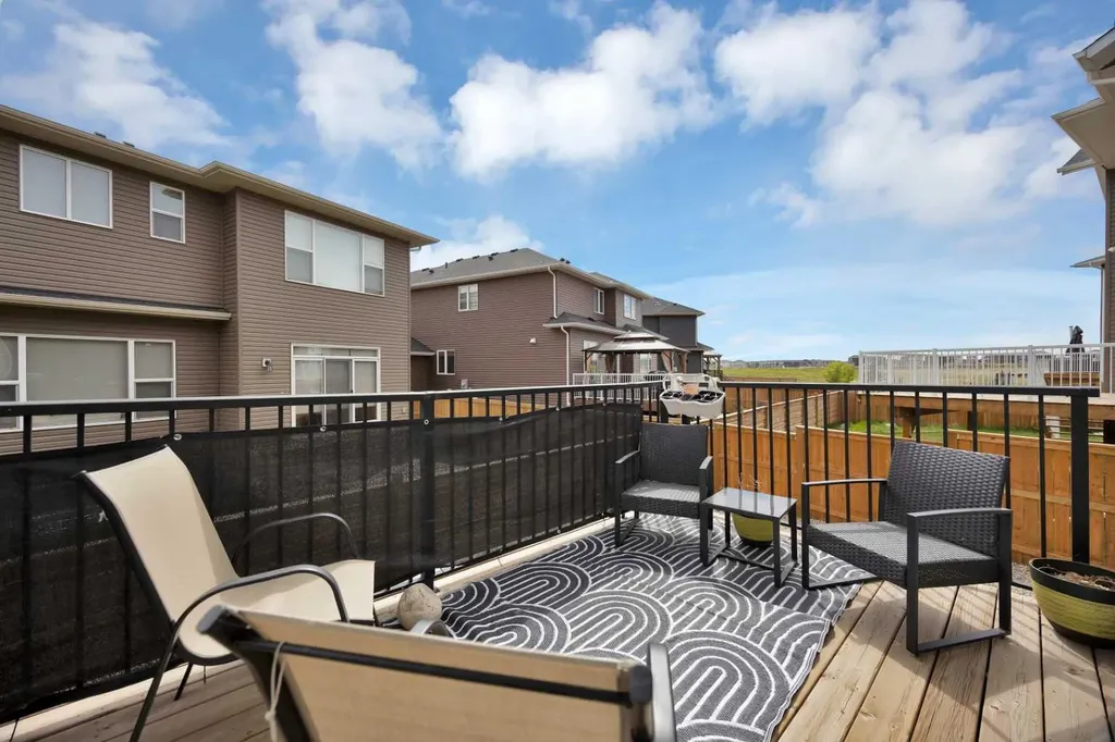 211 Dawson Harbour Court Chestermere AB T1X 1Z6