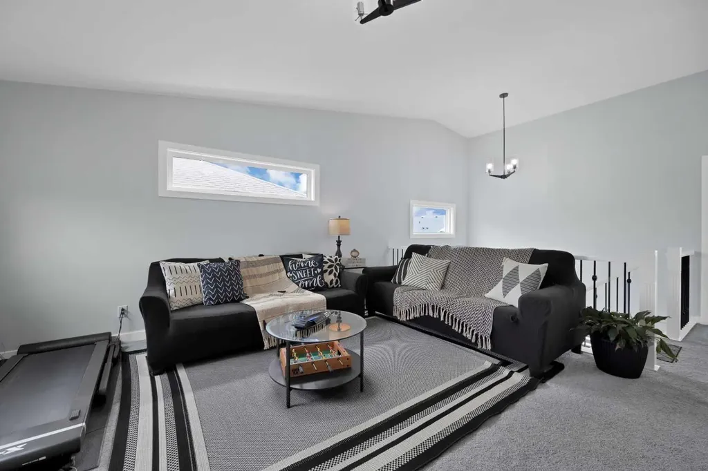 211 Dawson Harbour Court Chestermere AB T1X 1Z6