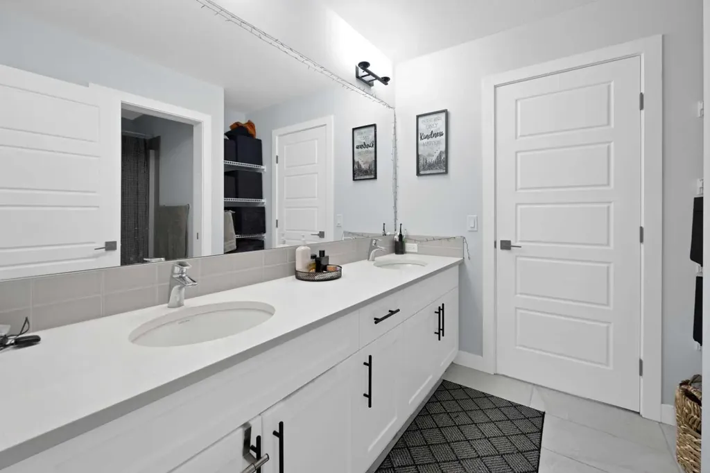 211 Dawson Harbour Court Chestermere AB T1X 1Z6