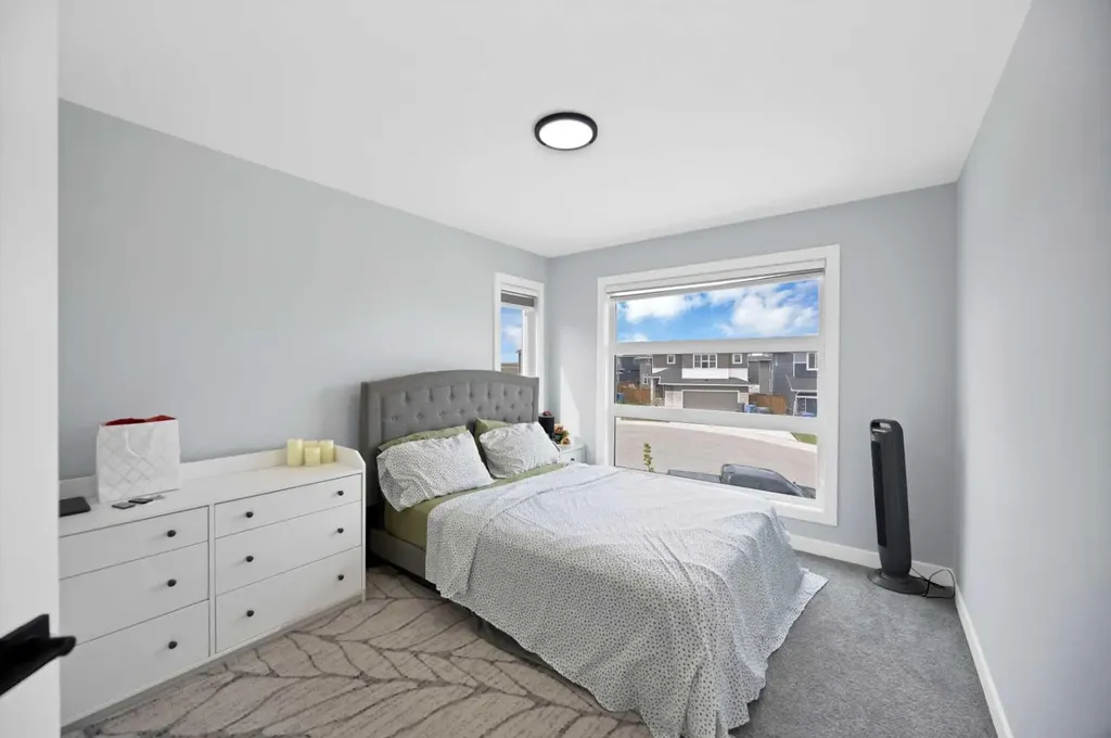 211 Dawson Harbour Court Chestermere AB T1X 1Z6