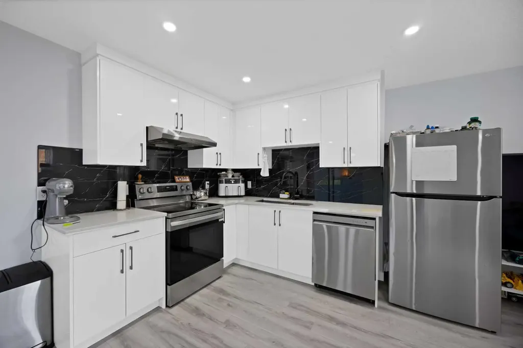 211 Dawson Harbour Court Chestermere AB T1X 1Z6