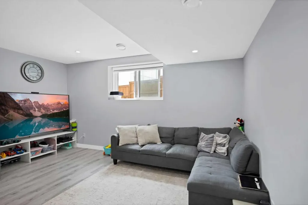 211 Dawson Harbour Court Chestermere AB T1X 1Z6