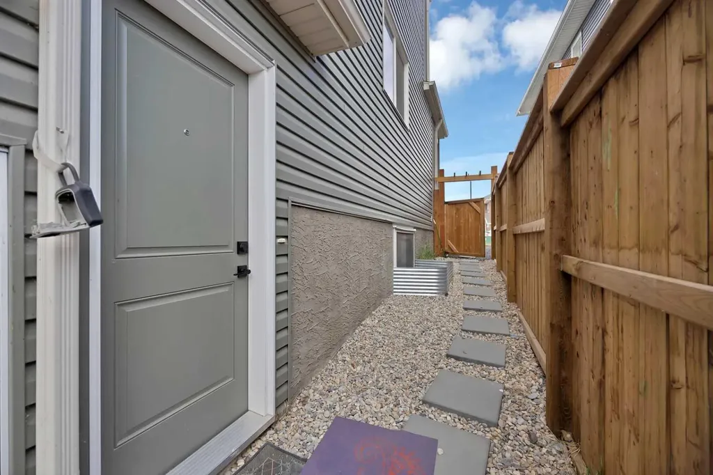 211 Dawson Harbour Court Chestermere AB T1X 1Z6
