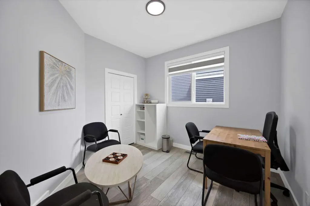 211 Dawson Harbour Court Chestermere AB T1X 1Z6