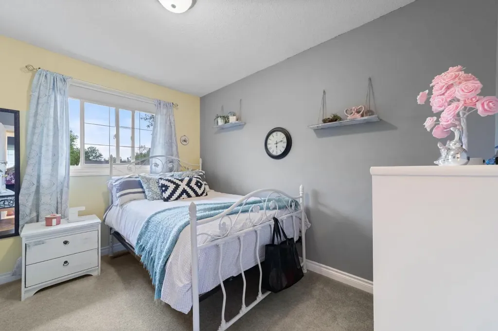 4311 66 Street Camrose AB T4V3L5