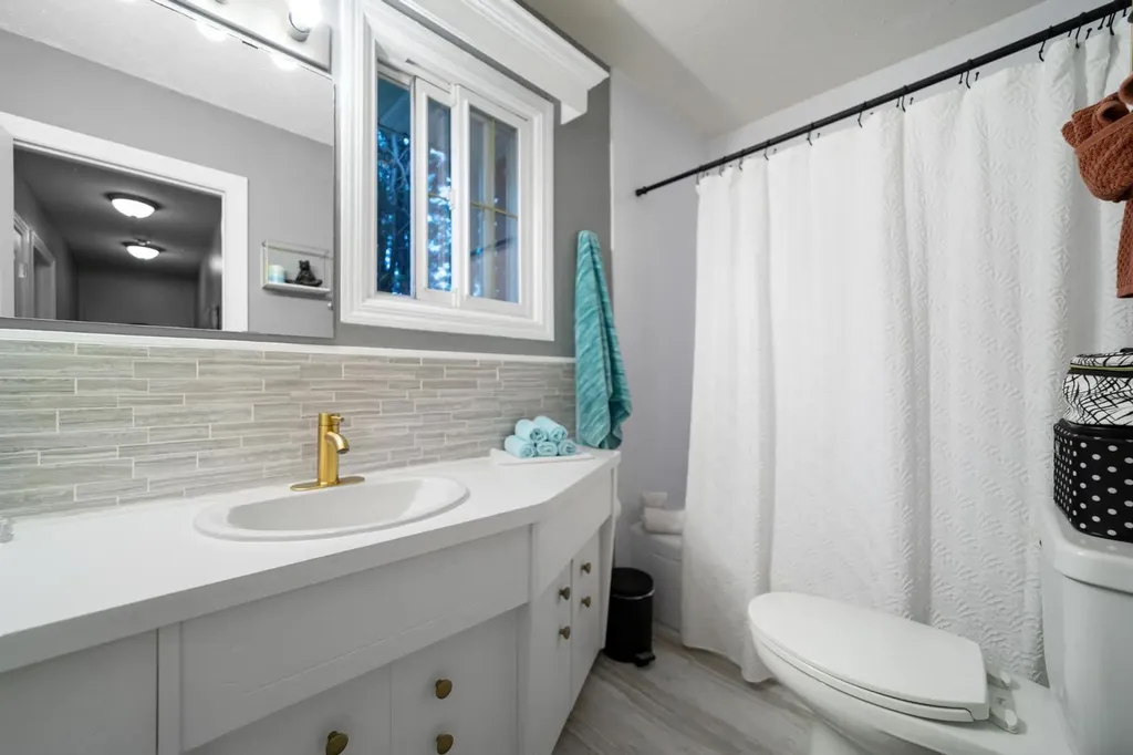 4311 66 Street Camrose AB T4V3L5