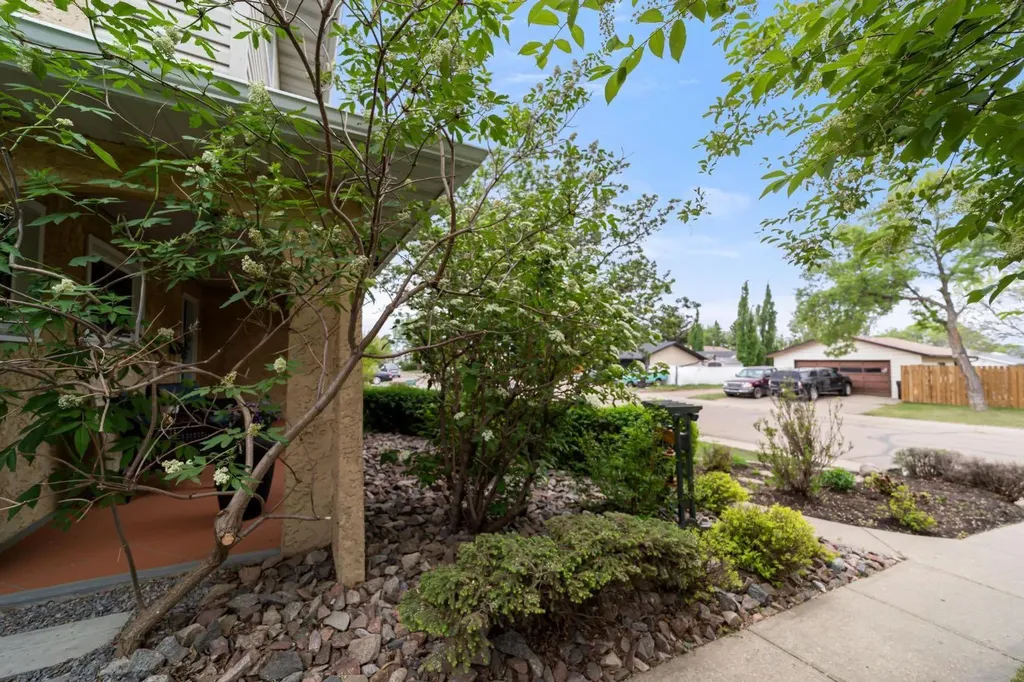 4311 66 Street Camrose AB T4V3L5