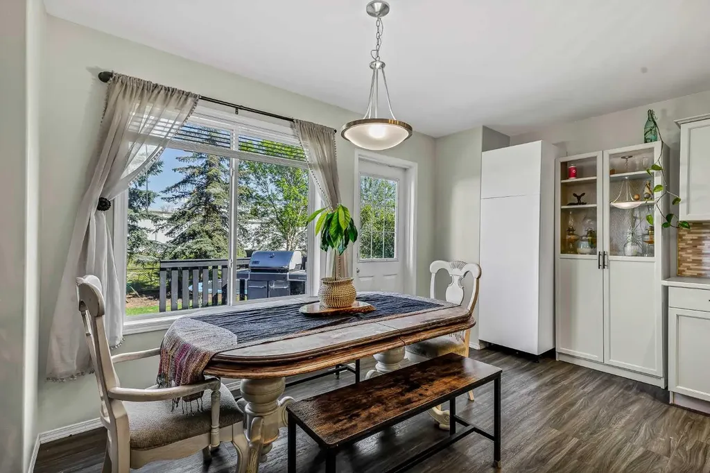 143 Silver Springs Way NW Airdrie AB T4B 2V4