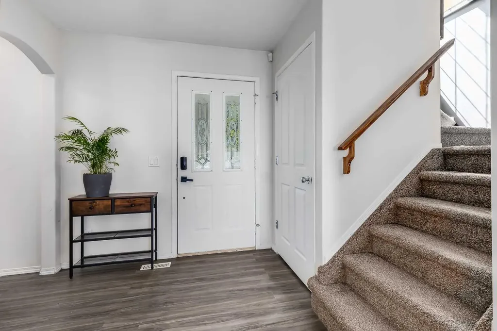 143 Silver Springs Way NW Airdrie AB T4B 2V4