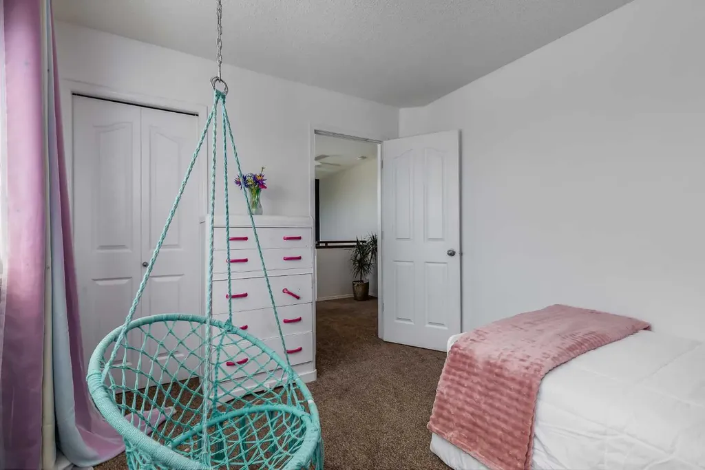 143 Silver Springs Way NW Airdrie AB T4B 2V4