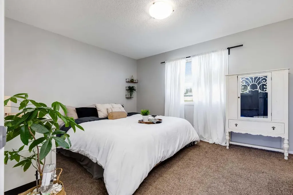 143 Silver Springs Way NW Airdrie AB T4B 2V4