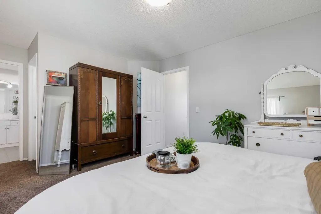 143 Silver Springs Way NW Airdrie AB T4B 2V4